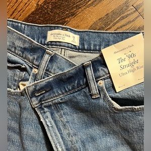 Abercrombie Ultra High Rise 90’s Straight jeans